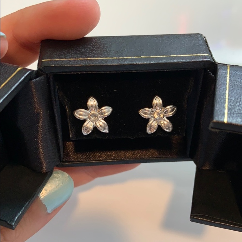 Claire’s Flower Earrings